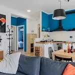 Guesthost - Bell'occhio Colorful With Parking Apartament