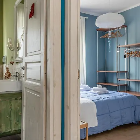 Guesthost - Bell'occhio Colorful With Parking Apartment *