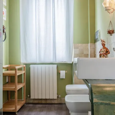 Guesthost - Bell'occhio Colorful With Parking アパート ペルージャ