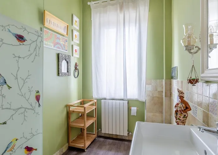 公寓 Guesthost - Bell'occhio Colorful With Parking